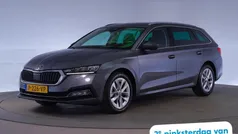 Grijs Gebruikt 2022 Skoda Octavia Business Line Stationwagen | € 16.745 (Goede deal)