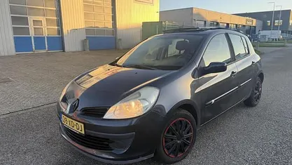 Grijs Gebruikt 2007 Renault Clio R.S. Rip Curl Hatchback | € 2.750 (Eerlijke prijs)