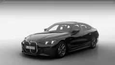 Saphirschwarz metallic (zwart metallic) Nieuw 2025 BMW 420 M Sport Coupé | € 73.812 (Super prijs)