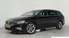 Zwart Gebruikt 2022 VW Passat Business Stationwagen | € 27.095 (Eerlijke prijs)