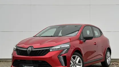 Rood Gebruikt 2023 Renault Clio V Evolution Hatchback | € 18.195 (Eerlijke prijs)