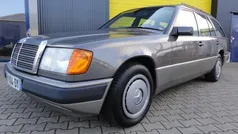 Grijs Gebruikt 1992 Mercedes E230 Stationwagen | € 32.900
