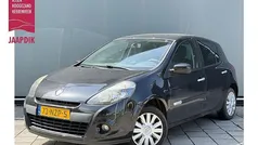 Zwart, metallic lak Gebruikt 2011 Renault Clio II Authentique Hatchback | € 3.444 (Eerlijke prijs)