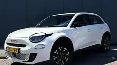 Wit Nieuw 2025 Fiat 600E Red SUV | € 28.700 (Super prijs)