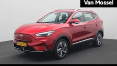 Rood Gebruikt 2023 MG ZS Luxury Sedan | € 19.888 (Goede deal)