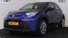 Gebruikt 2025 Toyota Aygo Play Hatchback | € 22.450 (Eerlijke prijs)