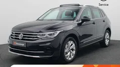Zwart Gebruikt 2023 VW Tiguan Elegance SUV | € 38.900 (Eerlijke prijs)