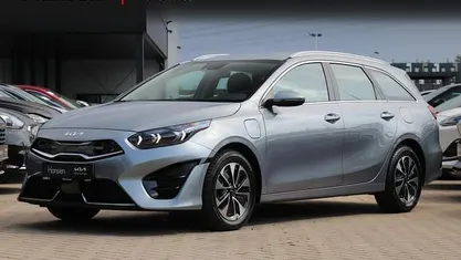 Grijs, metallic lak Gebruikt 2024 Kia Ceed Sportswagon Stationwagen | € 25.945 (Eerlijke prijs)