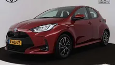 Rood Gebruikt 2021 Toyota Yaris Hybrid Hatchback | € 21.445 (Eerlijke prijs)