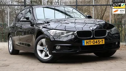Zwart Gebruikt 2016 BMW 320 Sedan | € 14.950 (Super prijs)
