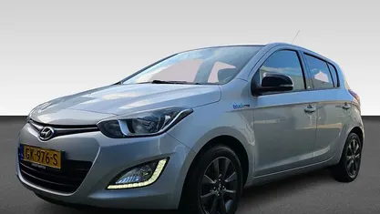 Grijs Gebruikt 2015 Hyundai i20 Hatchback | € 6.930 (Eerlijke prijs)