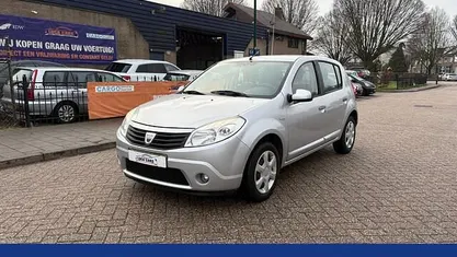 Grijs Occasion 2008 Dacia Sandero Lauréate Hatchback | € 1.395 (Eerlijke prijs)