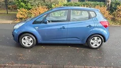Blauw (metallic) Gebruikt 2012 Kia Venga Comfort Hatchback | € 6.750 (Eerlijke prijs)