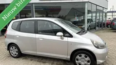 Grijs, metallic lak Gebruikt 2008 Honda Jazz Cool Hatchback | € 3.450 (Eerlijke prijs)