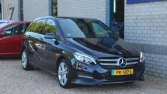 Blauw, metallic lak Gebruikt 2017 Mercedes B180 Edition MPV | € 16.990 (Eerlijke prijs)