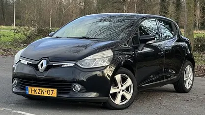 Zwart Gebruikt 2013 Renault Clio IV Expression Hatchback | € 4.499 (Eerlijke prijs)