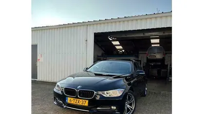 Zwart Gebruikt 2014 BMW 320 Sport Line Sedan | € 13.999 (Eerlijke prijs)