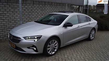 Grijs Gebruikt 2022 Opel Insignia Business Stationwagen | € 28.450 (Eerlijke prijs)