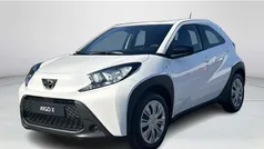 Wit Gebruikt 2025 Toyota Aygo X Play SUV | € 20.945 (Eerlijke prijs)