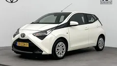 Wit Gebruikt 2019 Toyota Aygo X-play Hatchback | € 10.345 (Eerlijke prijs)