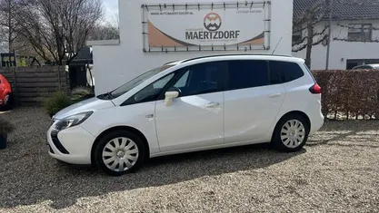 Wit Occasion 2015 Opel Zafira Tourer MPV | € 6.200 (Eerlijke prijs)