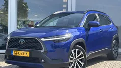 Blauw, metallic lak Gebruikt 2024 Toyota Corolla Cross SUV | € 34.900 (Eerlijke prijs)
