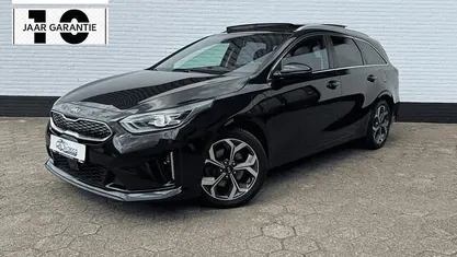 Zwart (metallic) Gebruikt 2021 Kia Ceed Sportswagon Stationwagen | € 22.695 (Eerlijke prijs)