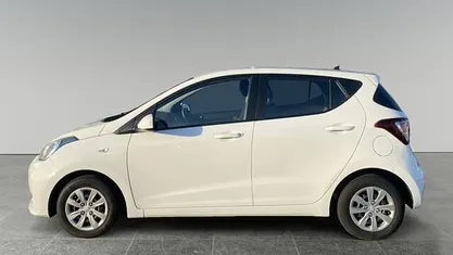 Wit Occasion 2018 Hyundai i10 Comfort Hatchback | € 9.450 (Eerlijke prijs)