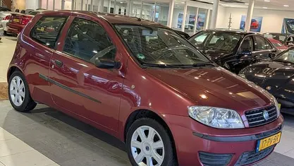 Occasion 2004 Fiat Punto Hatchback | € 944 (Eerlijke prijs)