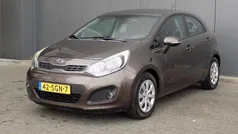 Bruin Gebruikt 2011 Kia Rio Hatchback | € 2.950 (Eerlijke prijs)