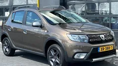 Bruin, metallic lak Gebruikt 2017 Dacia Sandero Lauréate Hatchback | € 9.450 (Eerlijke prijs)