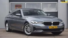 Grijs Gebruikt 2022 BMW 520 Comfort Edition Sedan | € 37.450 (Eerlijke prijs)