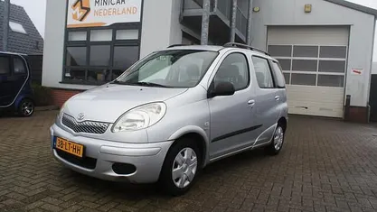 Grijs Gebruikt 2003 Toyota Yaris Verso Sol MPV | € 3.850 (Eerlijke prijs)