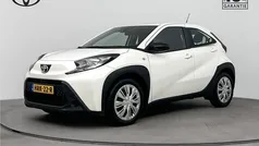 Gebruikt 2023 Toyota Aygo Play Hatchback | € 17.445 (Eerlijke prijs)