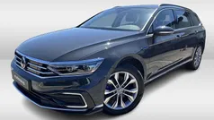 Grijs Gebruikt 2021 VW Passat GTE Stationwagen | € 27.950 (Eerlijke prijs)