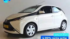 Wit Gebruikt 2016 Toyota Aygo X-play Hatchback | € 8.395 (Eerlijke prijs)