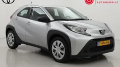 Grijs Gebruikt 2023 Toyota Aygo Play Hatchback | € 15.999 (Eerlijke prijs)