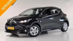 Zwart Gebruikt 2024 Toyota Yaris Hybrid Active Hatchback | € 21.995 (Eerlijke prijs)