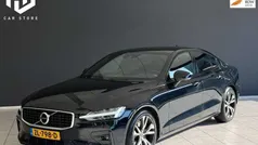 Zwart Gebruikt 2019 Volvo S60 R-Design Sedan | € 23.700 (Eerlijke prijs)