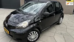 Zwart Gebruikt 2012 Toyota Aygo Cool Hatchback | € 3.295 (Goede deal)