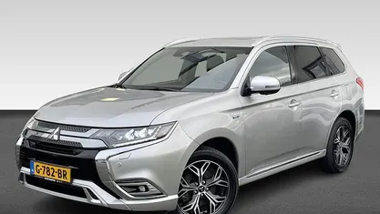 Zilver Gebruikt 2019 Mitsubishi Outlander P-HEV Instyle SUV | € 16.930 (Eerlijke prijs)