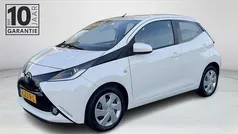 Gebruikt 2017 Toyota Aygo X-play Hatchback | € 7.940 (Eerlijke prijs)