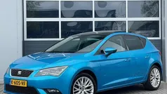 Blauw, metallic lak Gebruikt 2015 Seat Leon Business Hatchback | € 10.950 (Eerlijke prijs)