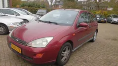 Rood Gebruikt 2003 Ford Focus Trend Hatchback | € 1.950 (Eerlijke prijs)