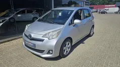 Grijs Gebruikt 2011 Toyota Verso-S MPV | € 9.695 (Goede deal)