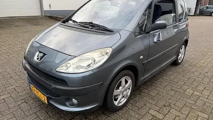 Grijs Occasion 2009 Peugeot 1007 MPV | € 1.995 (Eerlijke prijs)