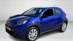 Blauw Gebruikt 2024 Toyota Aygo Play Hatchback | € 18.390 (Eerlijke prijs)
