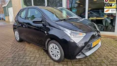 Zwart Gebruikt 2020 Toyota Aygo X-play Hatchback | € 9.950 (Eerlijke prijs)