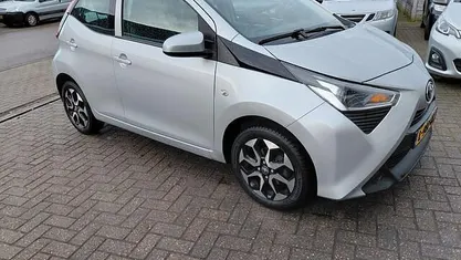 Grijs (metallic) Occasion 2021 Toyota Aygo Hatchback | € 9.950 (Eerlijke prijs)
