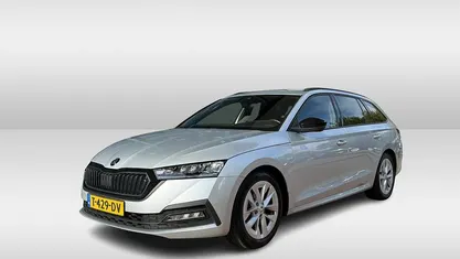 Grijs Gebruikt 2023 Skoda Octavia Business Line Stationwagen | € 24.450 (Eerlijke prijs)